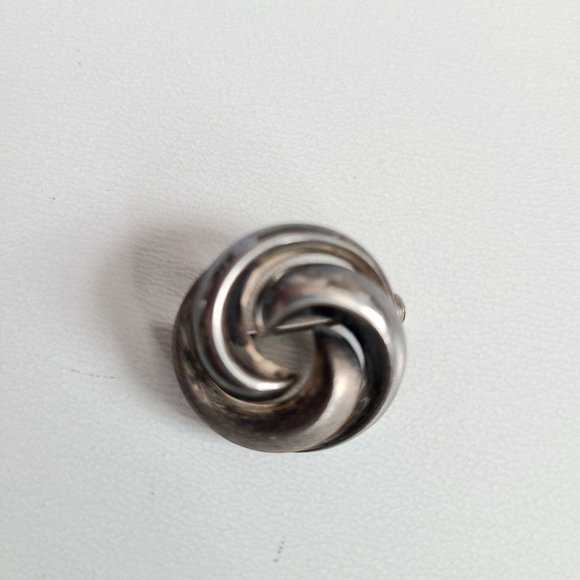 Sterling silver vintage brooch with swirl design. Germany. German jewelry. - Picture 1 of 5